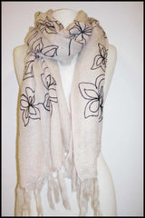 Warm Knit Scarf with Embroidered Floral-edged Patterns